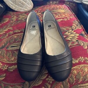 Cliffs by White Mountain Shoes Womens Flats Size 6 M Black